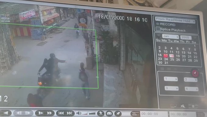 दिल्ली पुलिस ने ही इस घटना का CCTV फुटेज जारी किया है।