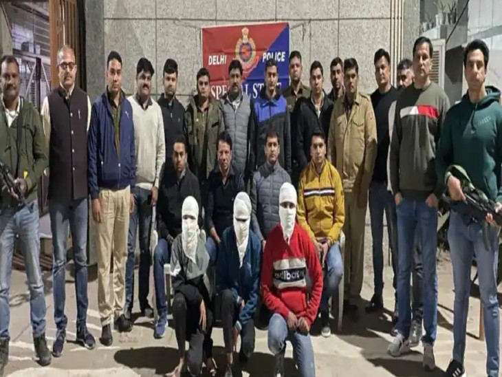 दिल्ली पुलिस तीनों आरोपियों के चेहरे ढंक कर लाई और मीडिया को ब्रीफ किया कि इन तीनों ने ही वारदात को अंजाम दिया था।