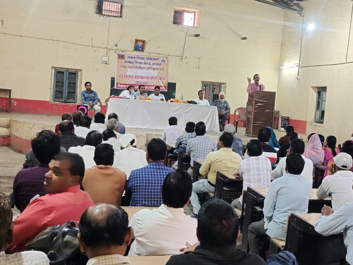 प्रौढ़ शिक्षा अधिकारी बोले- निरक्षरों के लिए वरदान, बड़वाह-सनावद के सदस्य हुए शामिल | Adult education officer said - boon for illiterates, members of Barwah-Sanawad joined 1 b86c178f ddda 40fc b7de 72cf99e7881a 1671107718080