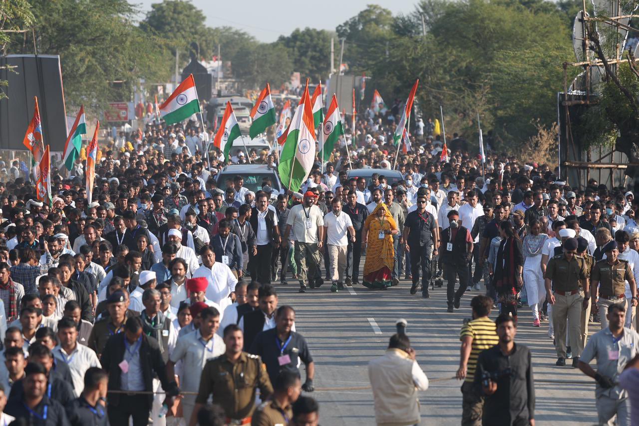 मुख्यमंत्री अशोक गहलोत, सचिन पायलट, गोविंद सिंह डोटासरा और प्रतापसिंह खाचरियावास सुबह-सुबह राहुल गांधी के साथ चले।
