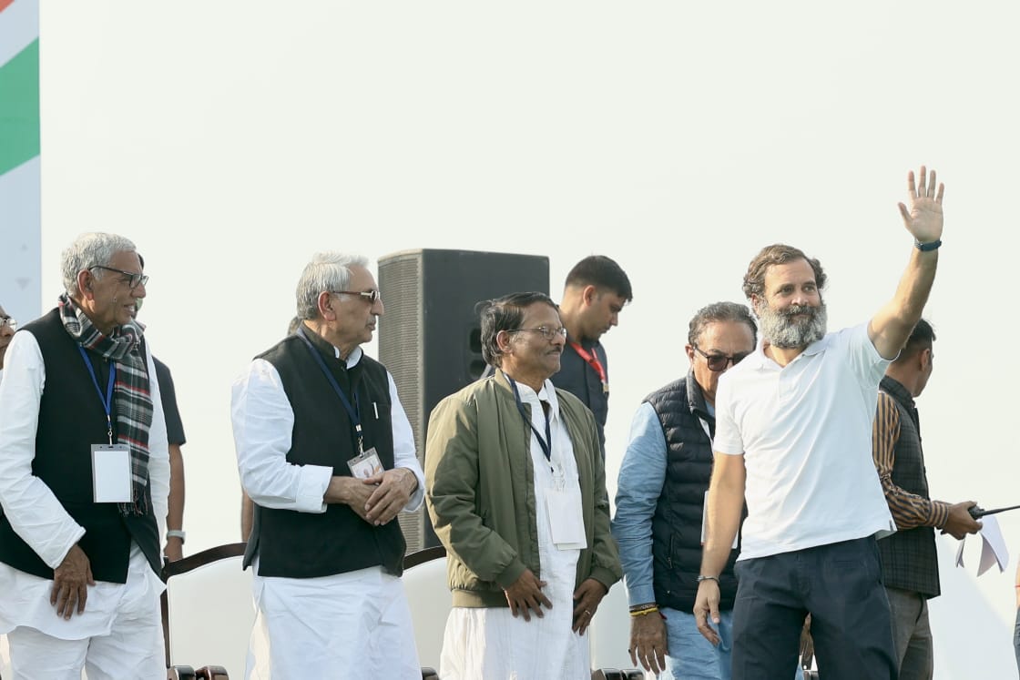 स्वागत के दौरान राहुल गांधी सबसे पावरफुल नेता नजर आए।