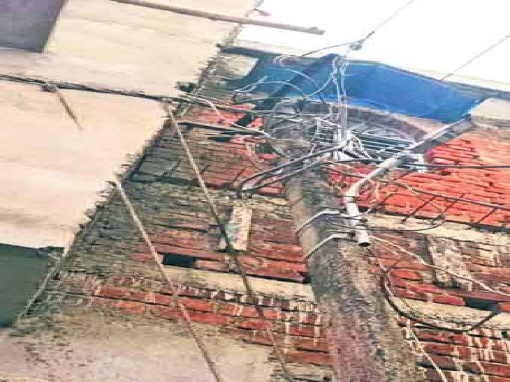 Dilapidated electric pole and loose wire can cause a big accident in ...