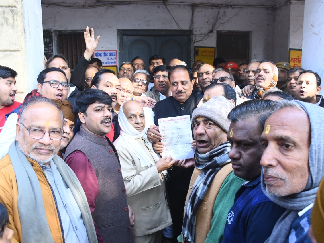 Memorandum submitted to SDM in the name of Prime Minister regarding 5 ...
