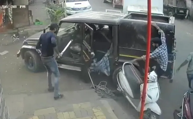 मारपीट की घटना मोहल्ले में लगे CCTV कैमरे में कैद हो गई