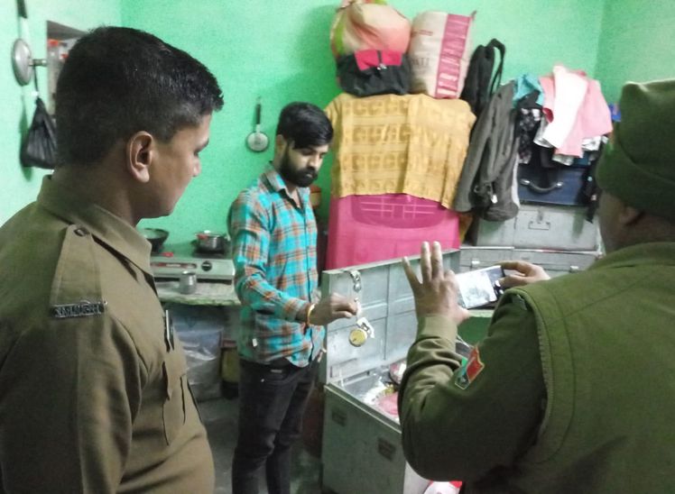 पुलिस ने किया मौका मुआयना।
