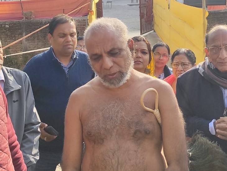 इस सम्मेद शिखर में मुनिश्री प्रमाण सागरजी विराजित हैं। उन्होंने कहा कि झारखंड सरकार से इस मुद्दे पर बातचीत चल रही है।