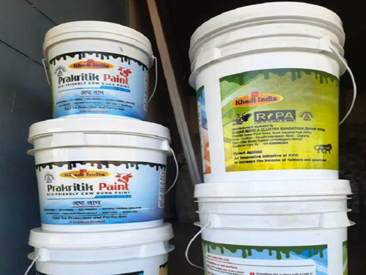 गोठानो में बन रहा है यह पेंट आम लोगों के लिए भी बिक्री के लिए उपलब्ध है