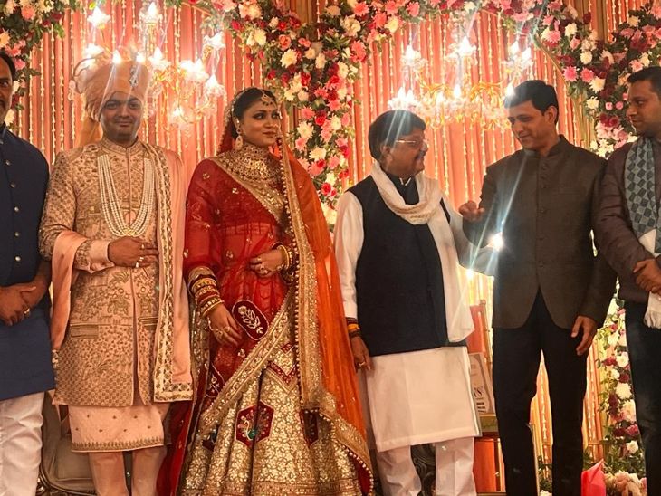 महापौर पुष्यमित्र भार्गव भी रिसेप्शन में हुए शामिल।