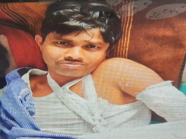 सुरक्षा में चकू पर प्रहरी सस्पेंड। - Dainik Bhaskar