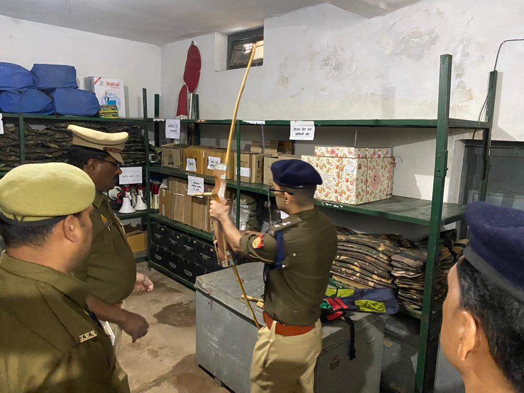 Equipments were practiced in riot control drill ललितपुर एसपी ने किया