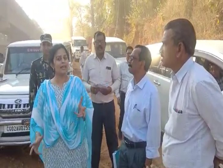 कलेक्टर डॉ प्रियंका शुक्ला ने लगाई अधिकारियों को फटकार। - Dainik Bhaskar