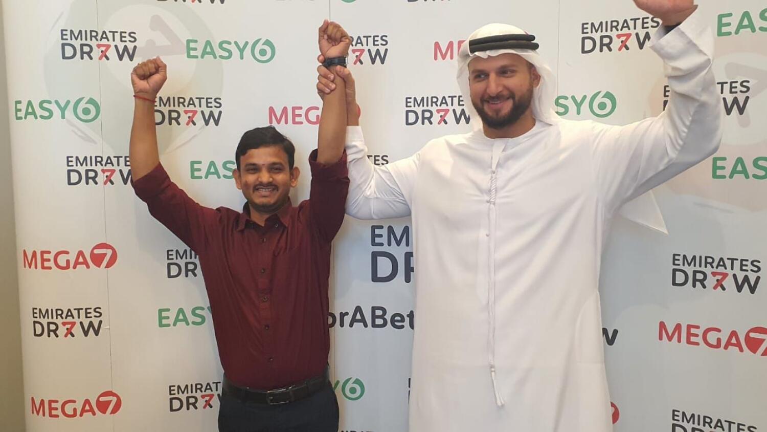 लॉटरी जीतने के बाद अजय ओगुला की तस्वीर।