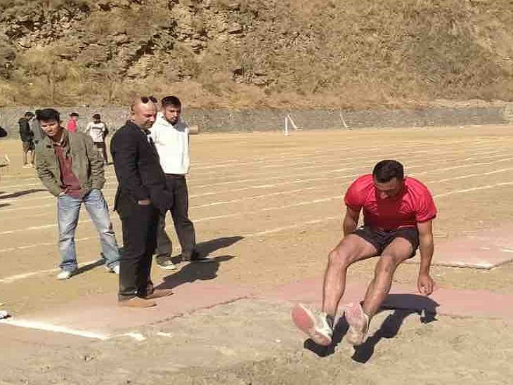 Sports competition in PG College of Rohru; About 100 players showed