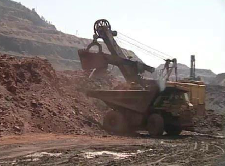 5 दिनों से ट्रांसपोर्ट बंद है।