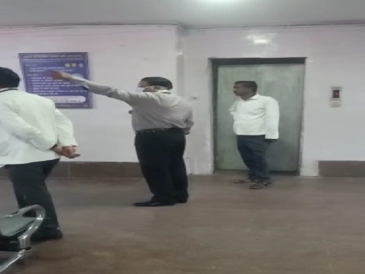 मॉकड्रील से पहले लिफ्ट में फंस गए CMHO।