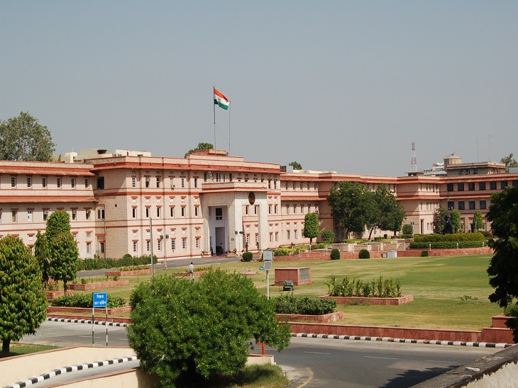 गोपनीय और न्यायिक मामलों से जुड़ी फाइलों को फिलहाल ई-फाइलिंग सिस्टम से दूर रखा गया है। - Dainik Bhaskar