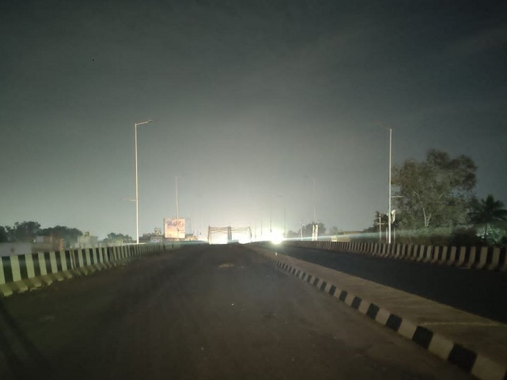 फ्लाई ओवर ब्रिज का निर्माण काफी हद तक हो चुका है पूरा