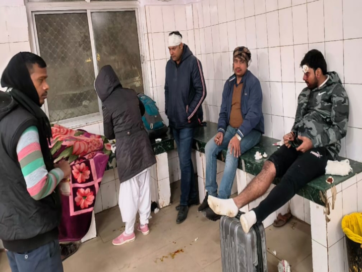 Seven passengers were injured, referred to a trauma center Lucknow