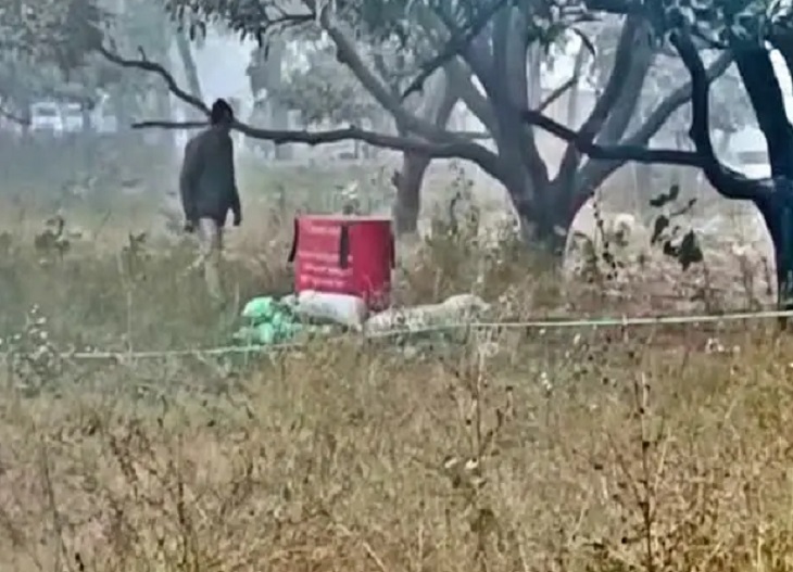 बम को कवर कर आसपास सिक्योरिटी लगा दी गई है।
