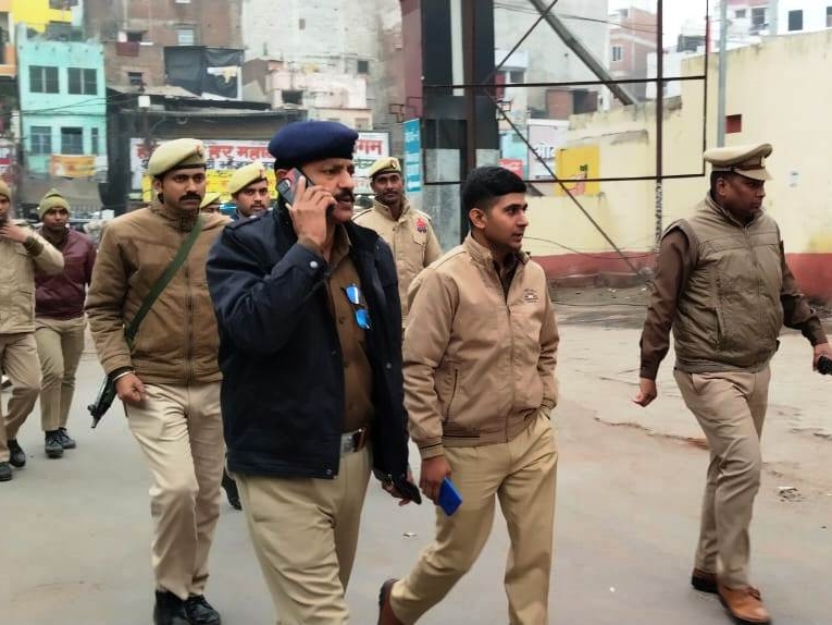 डीसीपी आकाश कुल्हरि भी मौके पर पहुंचे हैं।