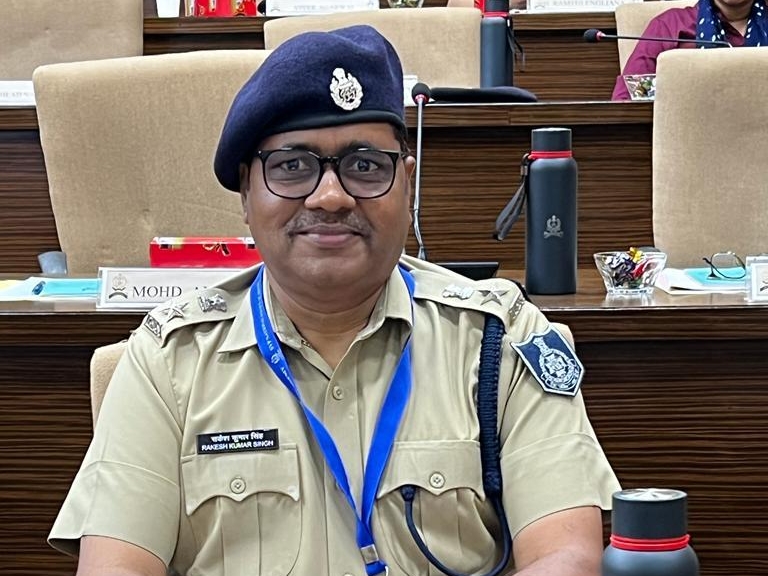 Damoh's new SP Rakesh Kumar Singh took charge, message to the public, whatever problem is found