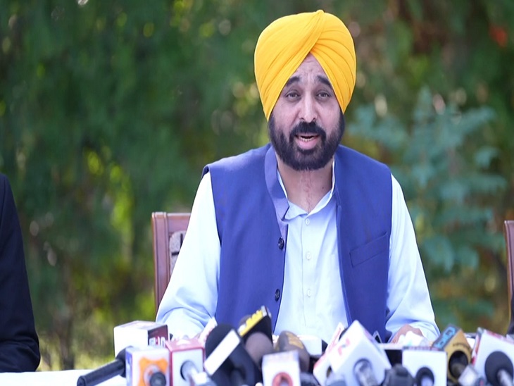 CM हरियाणा से मीटिंग के बाद प्रेस कॉन्फ्रेंस करते CM पंजाब भगवंत मान की फाइल फोटाे।