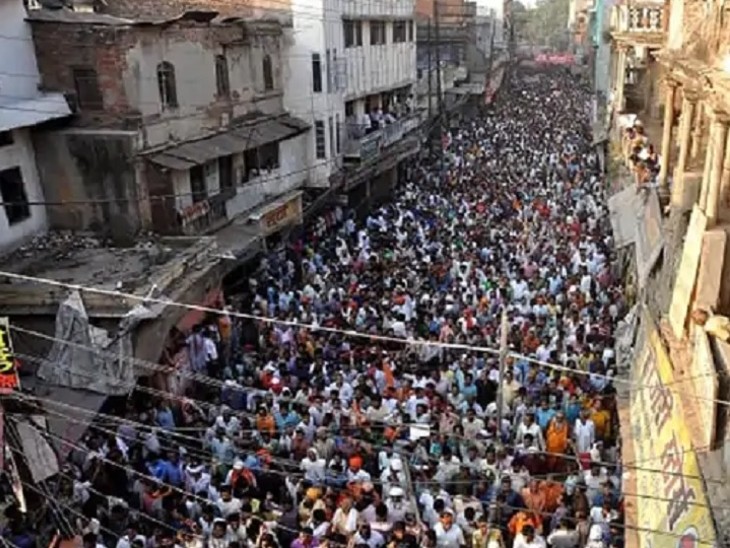 अन्याय प्रतिकार यात्रा के दौरान मैदागिन से गोदौलिया के बीच भीड़ उमड़ी थी।