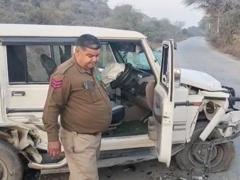 Chasing each other, the camper and Bolero collided with each other, the ...