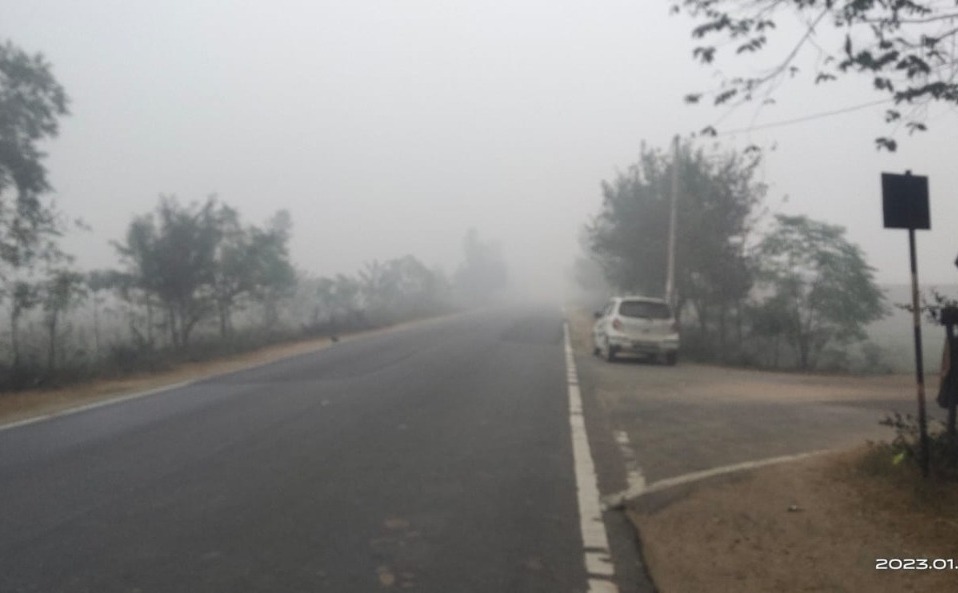अरवल में देर रात हुई बूंदाबांदी ने ठंड और बढ़ा दी है।
