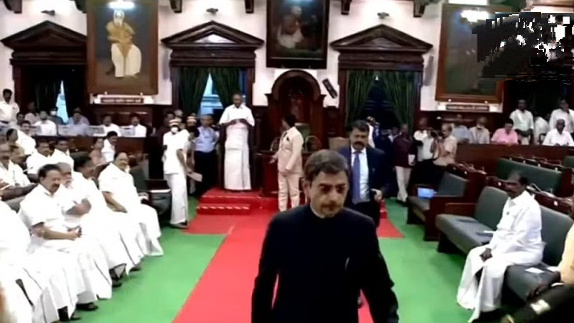 विधानसभा में हंगामे के चलते राज्यपाल आरएन रवि अभिभाषण बीच में ही छोड़कर चले गए थे।