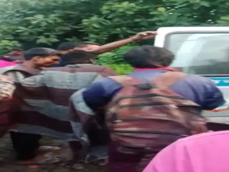 जिला अस्पताल ले जाया गया झुलसे हुए शख्स को।