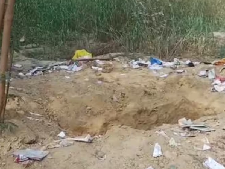 आरोपियों ने महिला को मारकर शव यहीं दफनाया था।