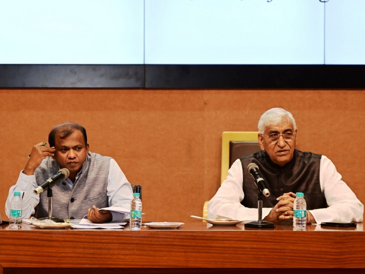 स्वास्थ्य मंत्री टीएस सिंहदेव ने गुरुवार को दिन भर मेडिकल कॉलेजों की समीक्षा की। - Dainik Bhaskar