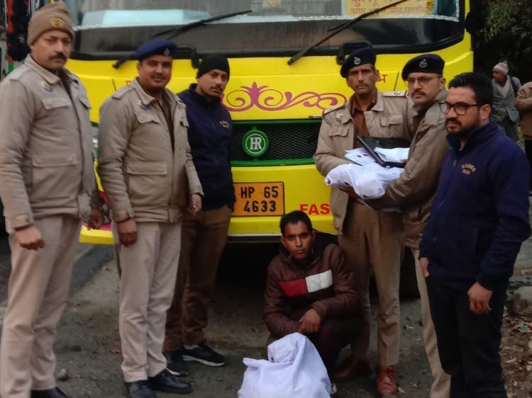 शराब तस्करों के खिलाफ पुलिस ने की कार्रवाई। - दैनिक भास्कर