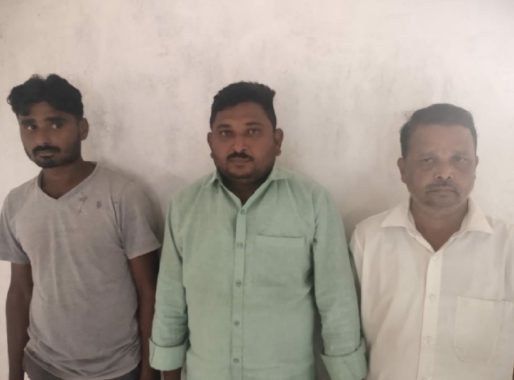 विस्फोटक के साथ इन्हें किया गया गिरफ्तार।