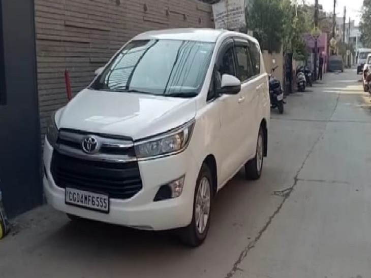 रायपुर से कार में आई थी टीम।