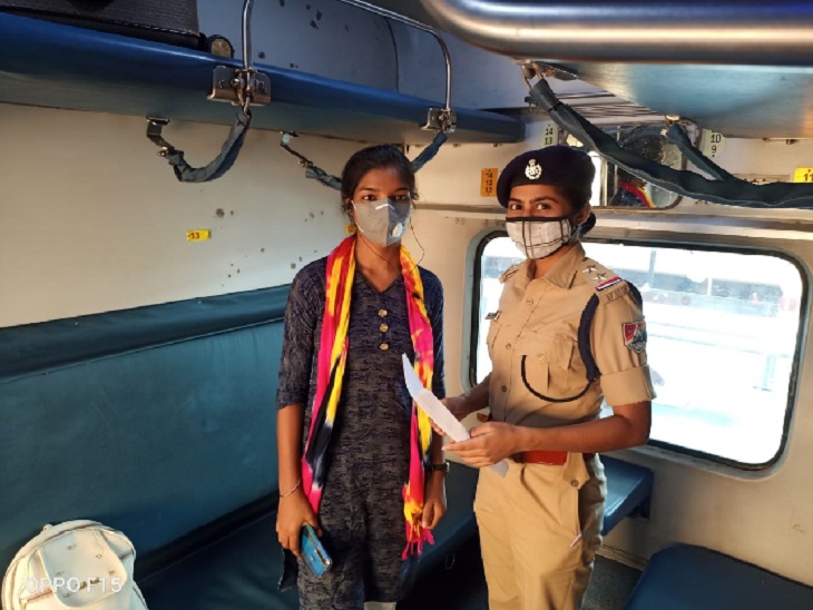 ट्रेन पहुंचने से पहले ही तैनात रहती हैं मेरी सहेली टीम।