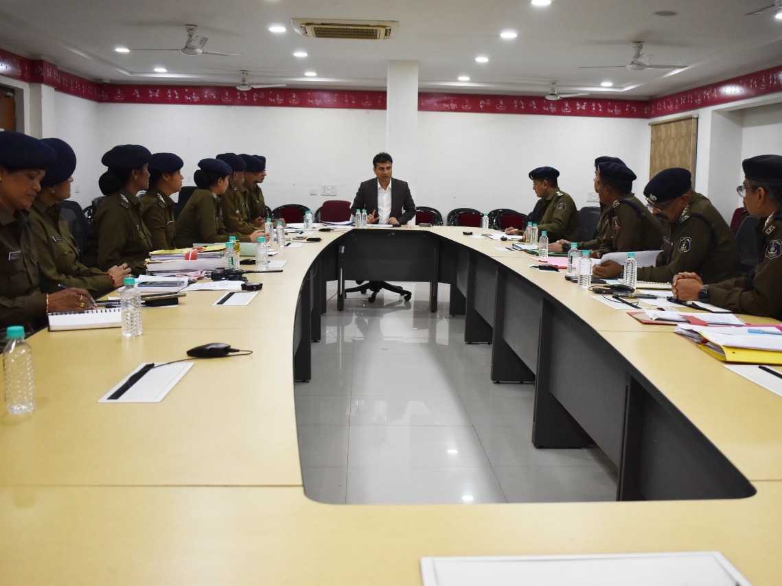 थाना प्रभारियों की बैठक।