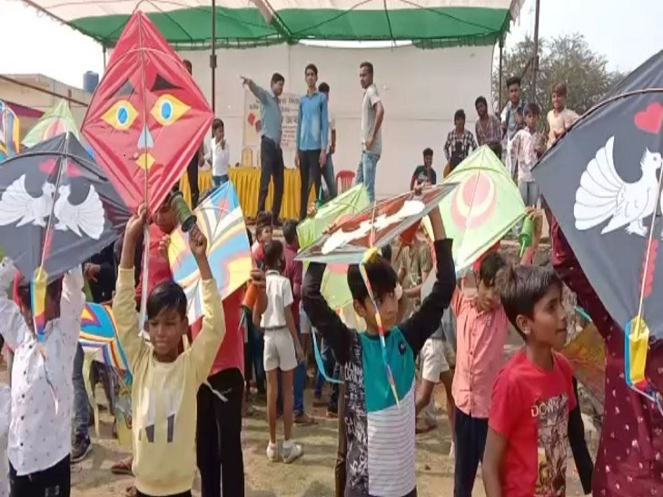 पतंग बाजी करने पहुंचे बच्चे - Dainik Bhaskar