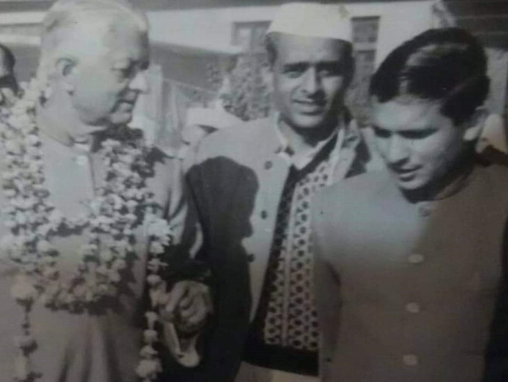 विकलांग मंत्री मनसा राम, हिमाचल निर्माता डॉ.यशवंत सिंह परमार के साथ (दांये से पहले नंबर पर)