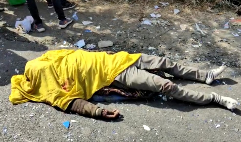 हादसे में तीन लोगों की मौत हुई है। दो की मौके पर ही मौत हो गई थी, जबकि एक ने इलाज के दौरान अस्पताल में दम तोड़ा।