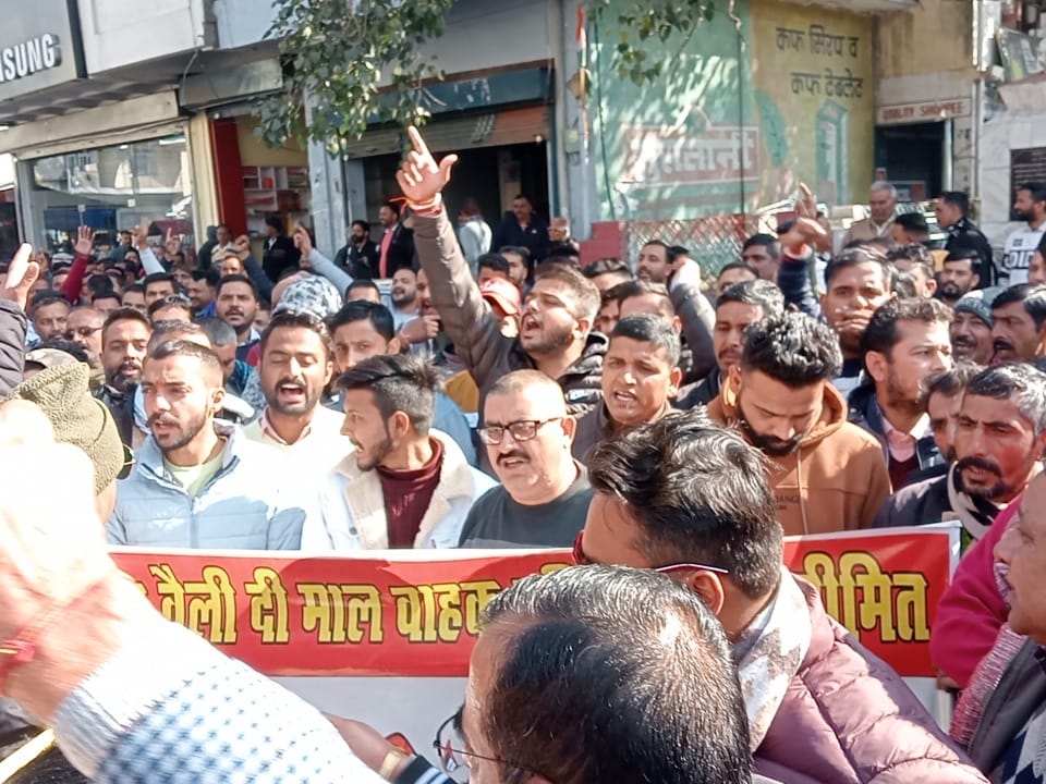 ट्रांसपोर्ट यूनियन की रैली । - दैनिक भास्कर