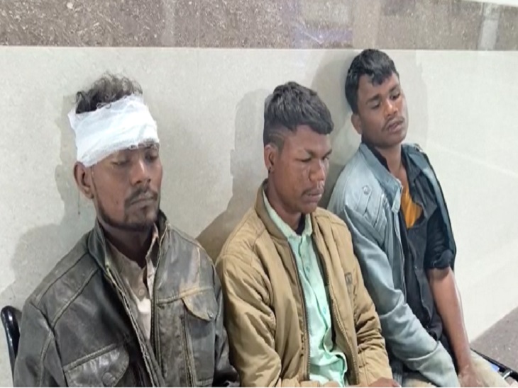 मारपीट में तीनों आरोपी घायल हुए हैं। - Dainik Bhaskar