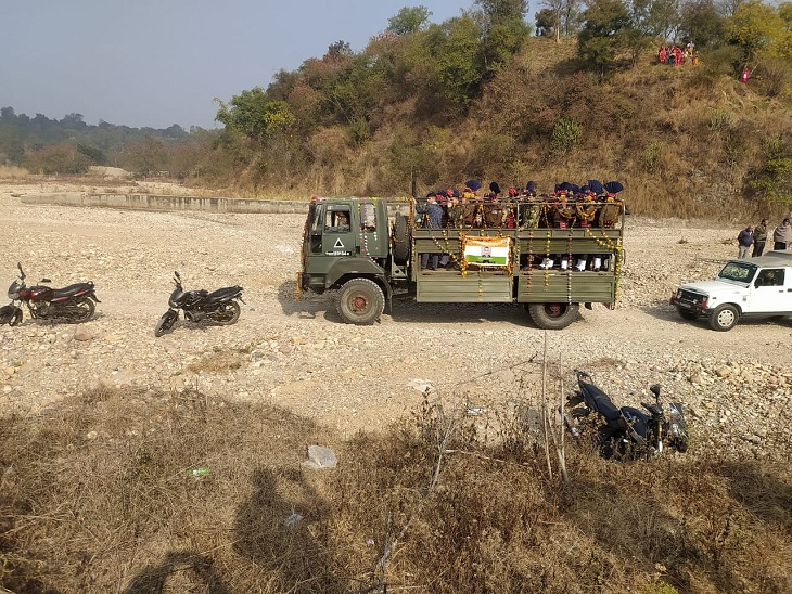 गांव पहुंचा शहीद अमित शर्मा का पार्थिव शरीर।