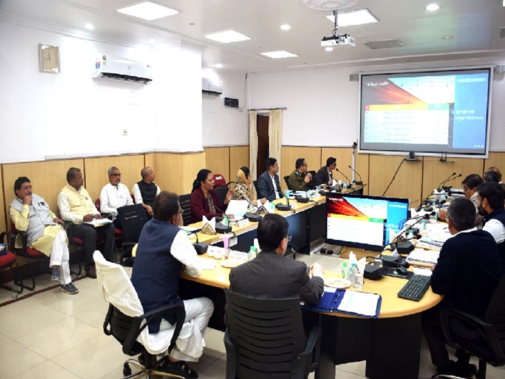 रेलवे के मंडल स्तरीय बैठक में रेल सुविधाओं पर नहीं हुई चर्चा।