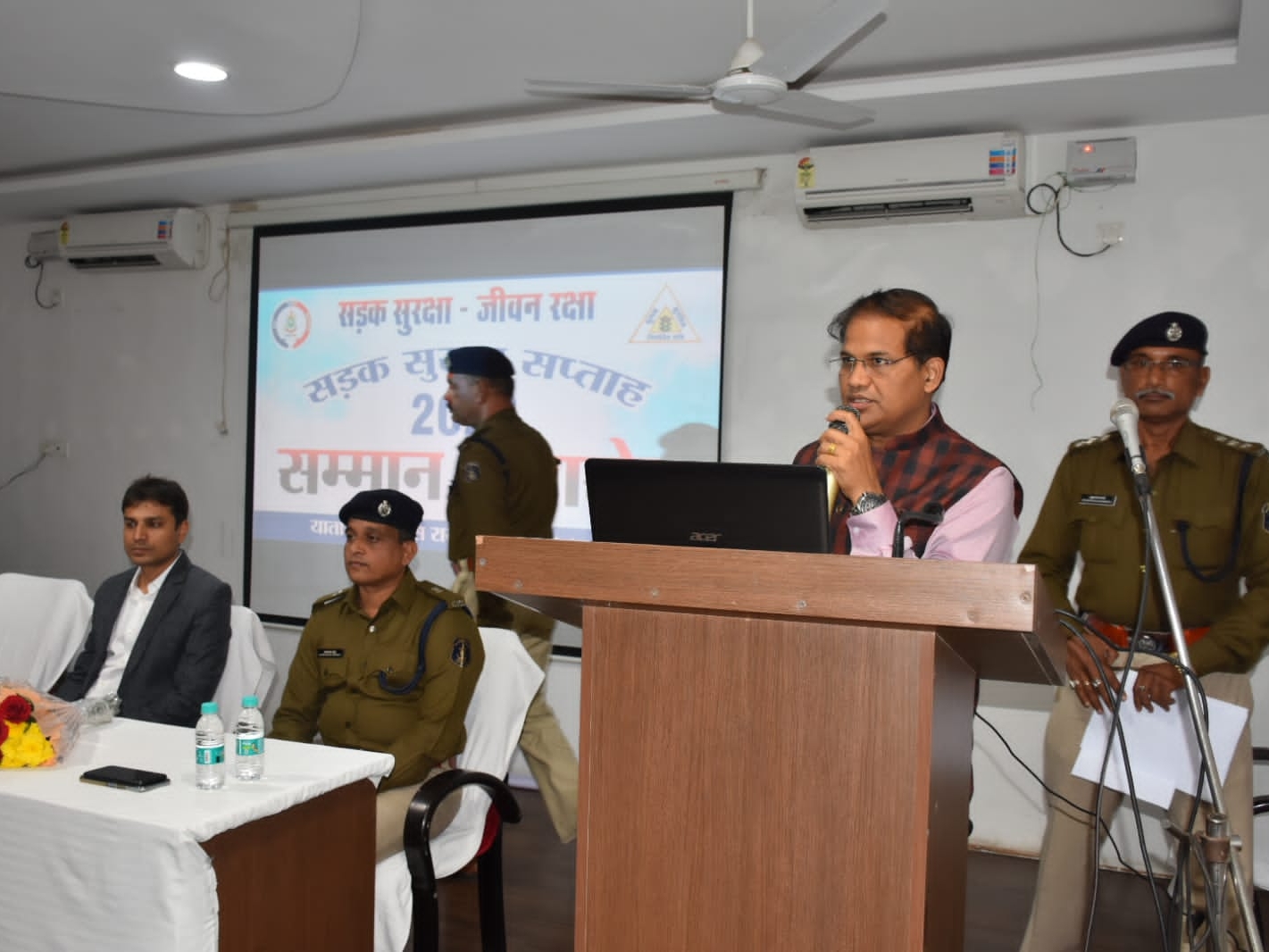 सड़क सुरक्षा सप्ताह के आखिरी दिन सम्मान कार्यक्रम।