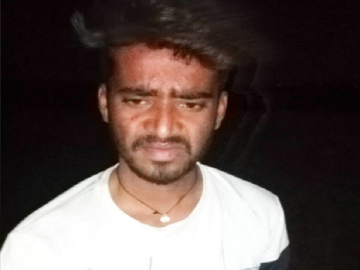 गिरफ्त में आरोपी। - Dainik Bhaskar