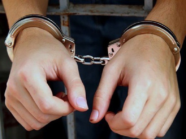 मोहन नगर और भिलाई नगर  पुलिस ने सोमवार को दो  अलग-अलग स्थानों से गांजा  तस्करों को गिरफ्तार किया है। - Dainik Bhaskar
