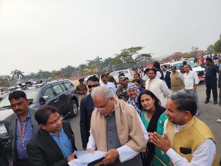 मेयर ने सीएम को सौंपा विकास कार्यों का प्रस्ताव। - Dainik Bhaskar