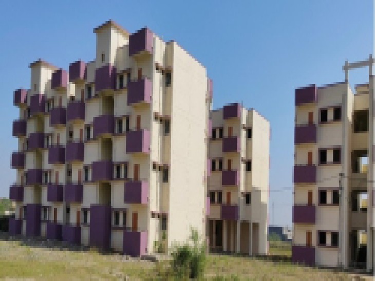 राजनांदगां. आवास के लिए गत दिनों काफी विवाद की स्थिति बनी थी। - Dainik Bhaskar